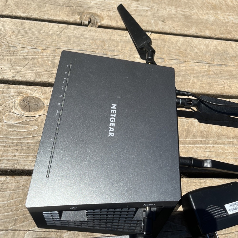 NETGEAR Nighthawk X4S Smart WiFi Router Black, AC2600 model R7800 - Picture 8 of 9